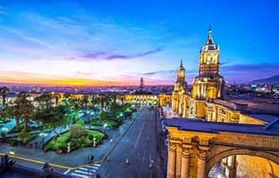 En Arequipa, se celebran varias festividades y efemérides importantes que reflejan la rica cultura y tradición de la región.